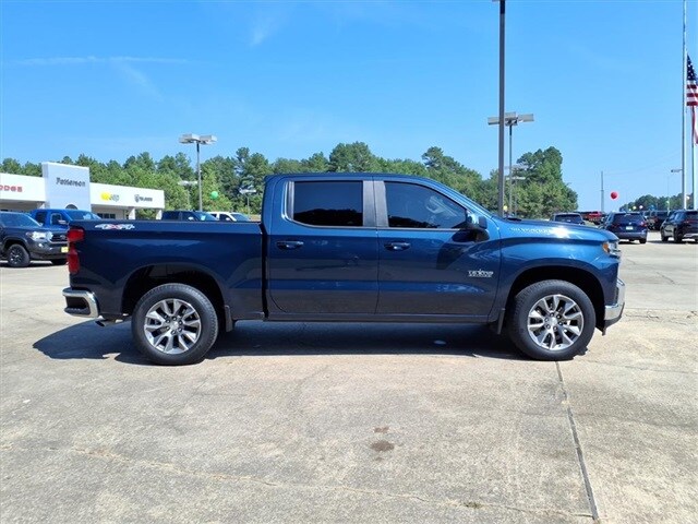 2021 Chevrolet Silverado 1500 LT photo 2