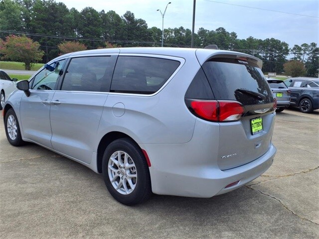 2023 Chrysler Voyager LX photo 3