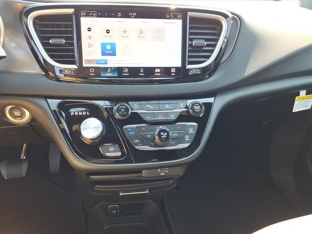 2026 Chrysler Voyager LX - Photo 12