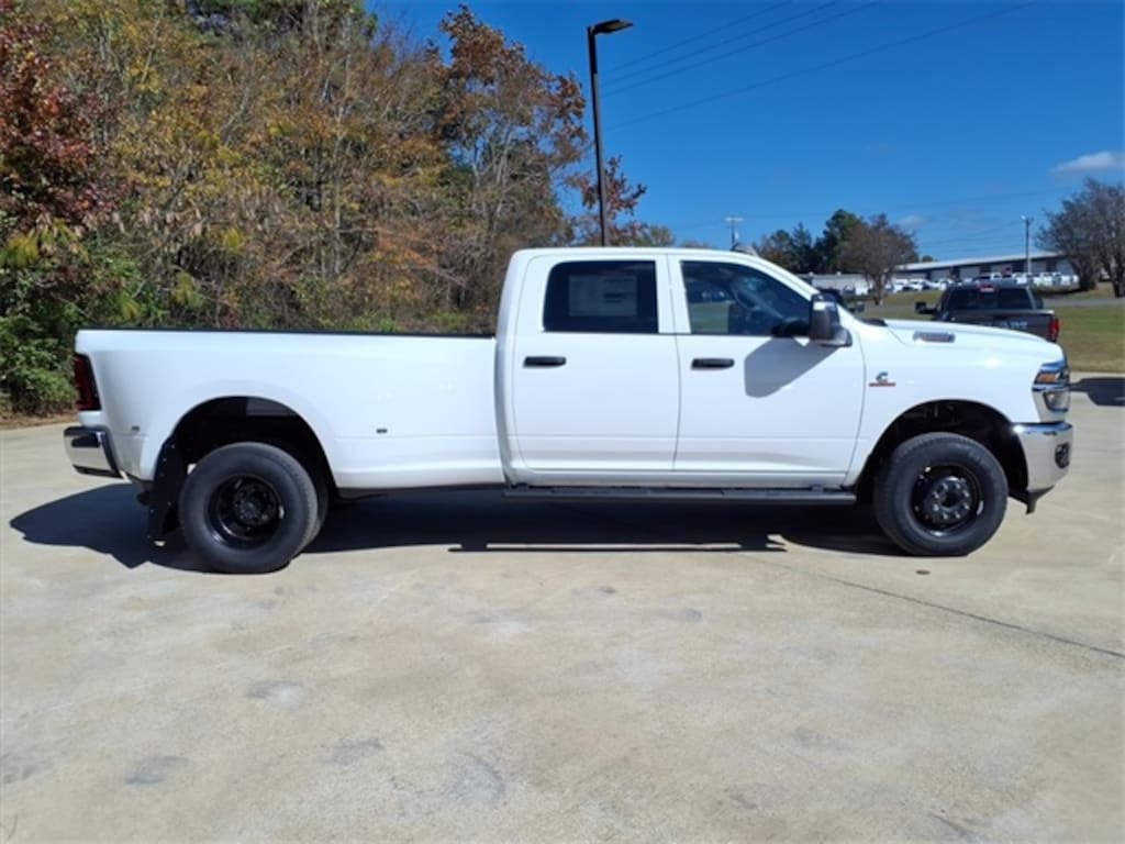 New 2026 Ram 3500 TRADESMAN CREW CAB 4X4 8' BOX Pickup