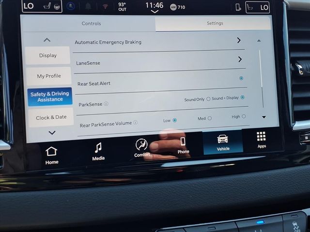 2026 Chrysler Voyager LX - Photo 7