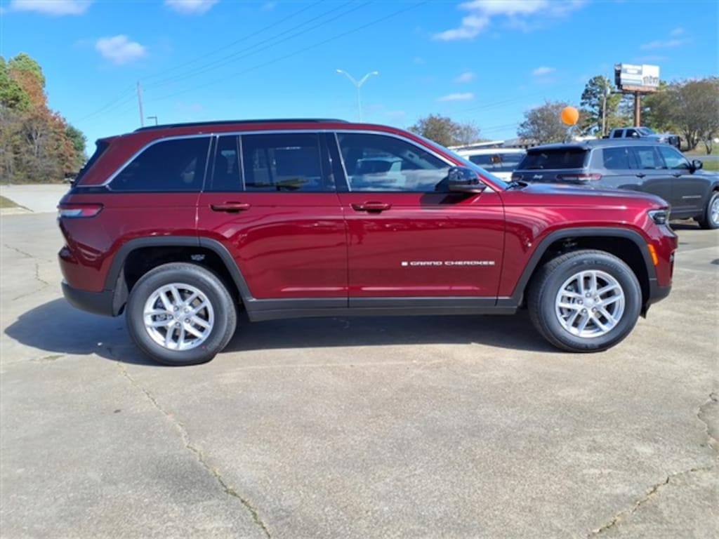New 2025 Jeep Grand Cherokee LAREDO X 4X4 Sport Utility