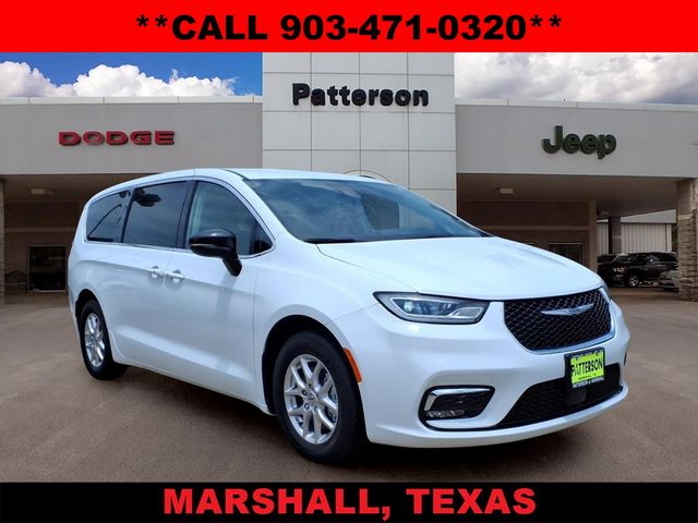 2024 Chrysler Pacifica Touring L's photo