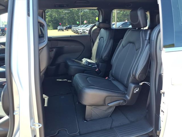 2026 Chrysler Voyager LX - Photo 13