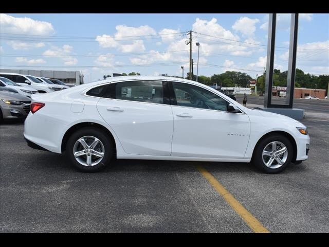 2025 Chevrolet Malibu LS photo 2