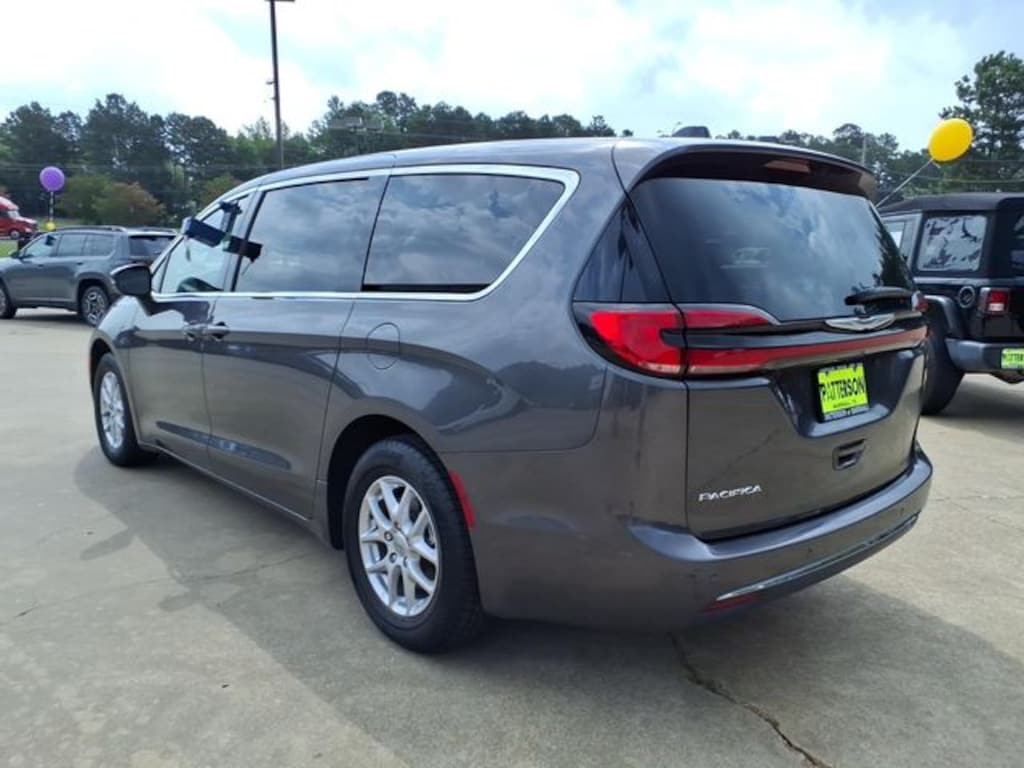 Used 2023 Chrysler Pacifica Touring L Van Passenger Van