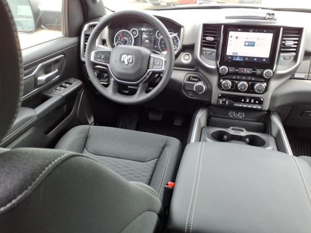 New 2026 Ram 1500 LONE STAR CREW CAB 4X2 5'7 BOX Pickup