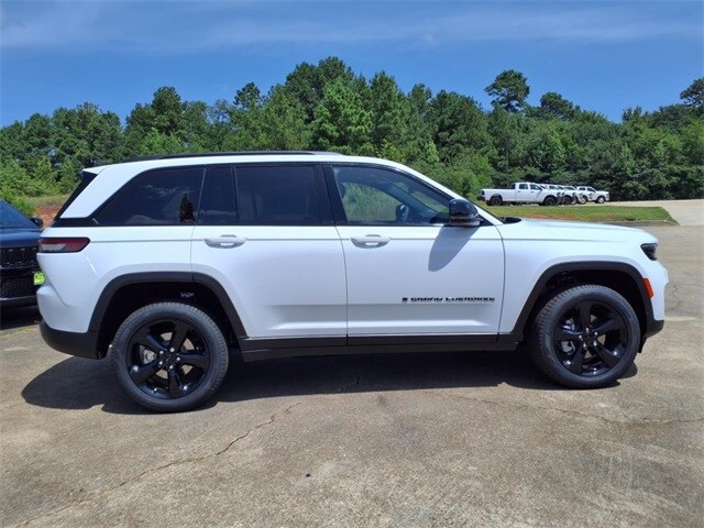 2025 Jeep Grand Cherokee Limited photo 2