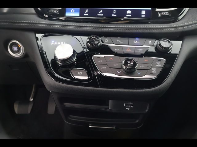 2026 Chrysler Pacifica Select - Photo 13