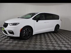 2026 Chrysler Pacifica SELECT Passenger Van