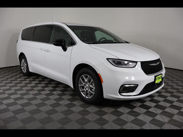 2026 Chrysler Pacifica Select - Photo 7