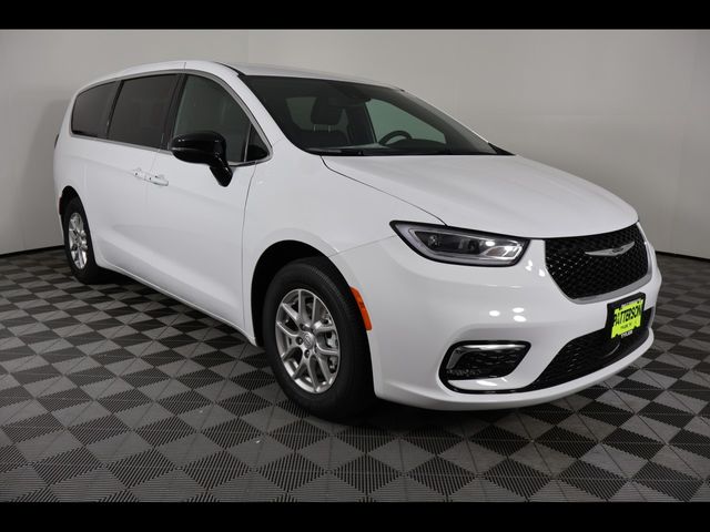 2026 Chrysler Pacifica Select - Photo 7