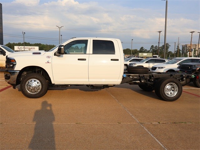 2025 Ram 3500 Tradesman photo 2