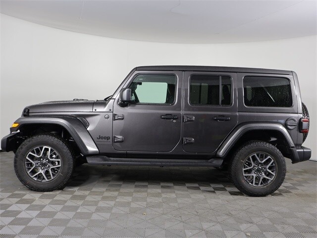 2025 Jeep Wrangler Sahara photo 2