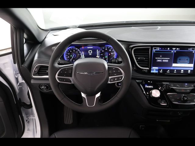 2026 Chrysler Pacifica Select - Photo 16