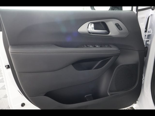 2026 Chrysler Pacifica Select - Photo 34
