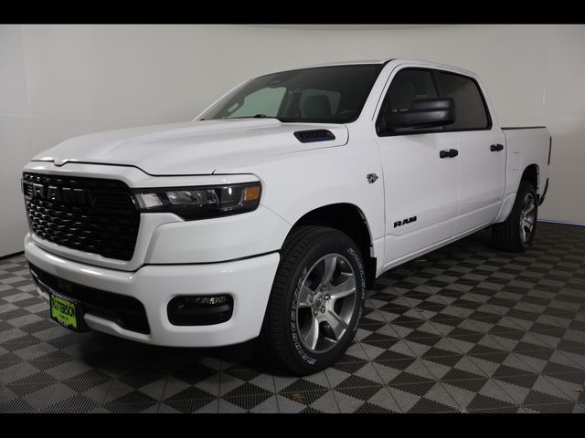 New 2026 Ram 1500 EXPRESS CREW CAB 4X2 5'7 BOX