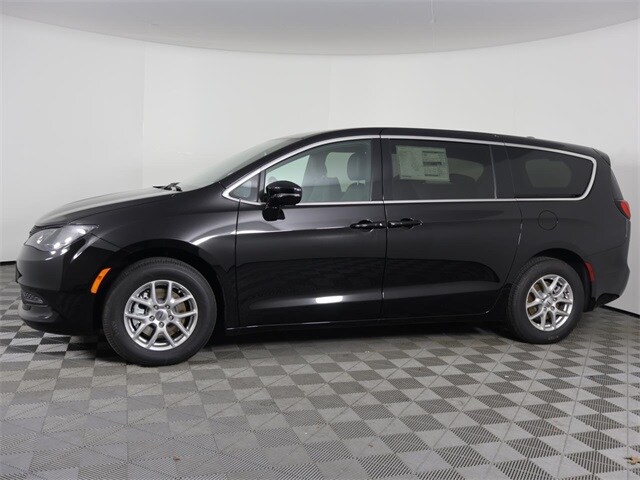 2025 Chrysler Voyager LX photo 2