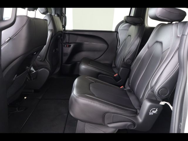 2026 Chrysler Pacifica Select - Photo 9