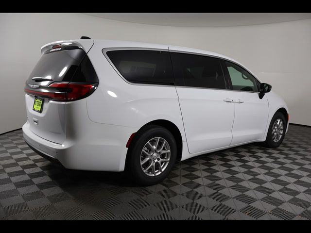 2026 Chrysler Pacifica Select - Photo 6