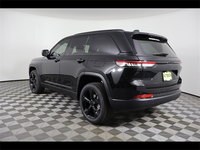 2025 Jeep Grand Cherokee Limited photo 2