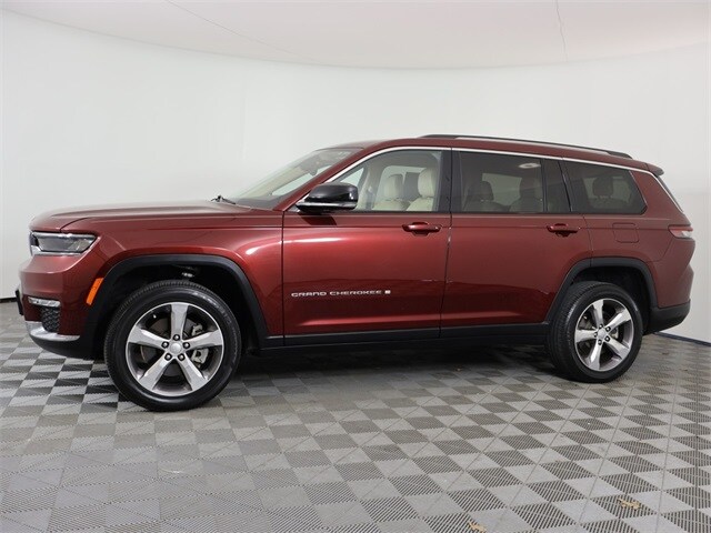 2022 Jeep Grand Cherokee Limited photo 2