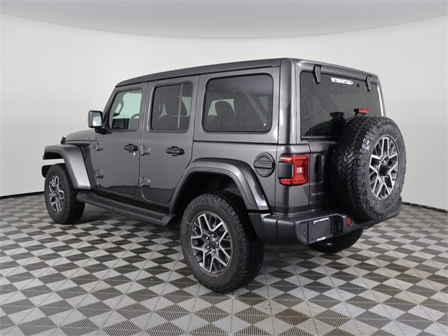 2025 Jeep Wrangler Sahara photo 4