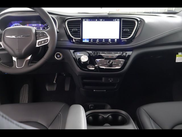 2026 Chrysler Pacifica Select - Photo 16