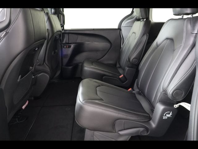 2026 Chrysler Pacifica Select - Photo 9