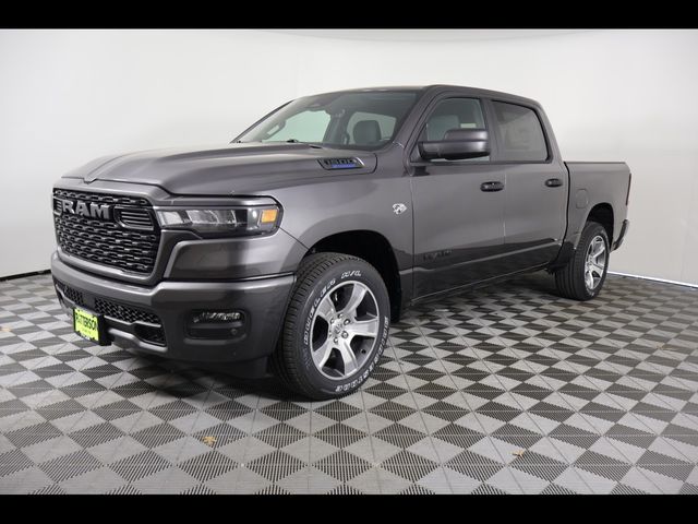 New 2026 Ram 1500 EXPRESS CREW CAB 4X2 5'7 BOX