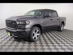 2026 Ram 1500 EXPRESS CREW CAB 4X2 5'7 BOX Pickup