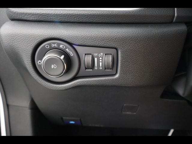2026 Chrysler Pacifica Select - Photo 27