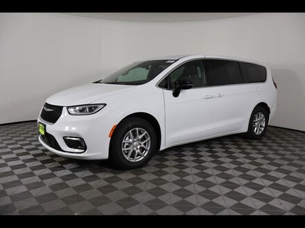 2026 Chrysler Pacifica SELECT Passenger Van