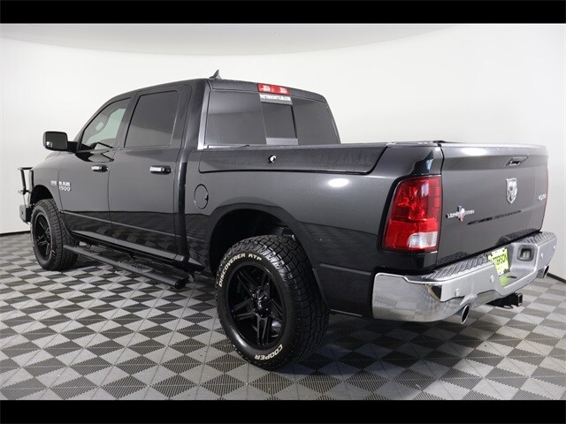 2017 Ram 1500 SLT photo 4