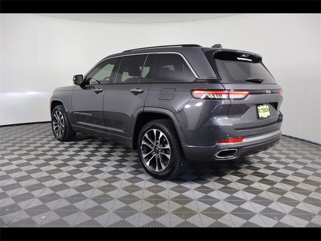 2022 Jeep Grand Cherokee Overland photo 2