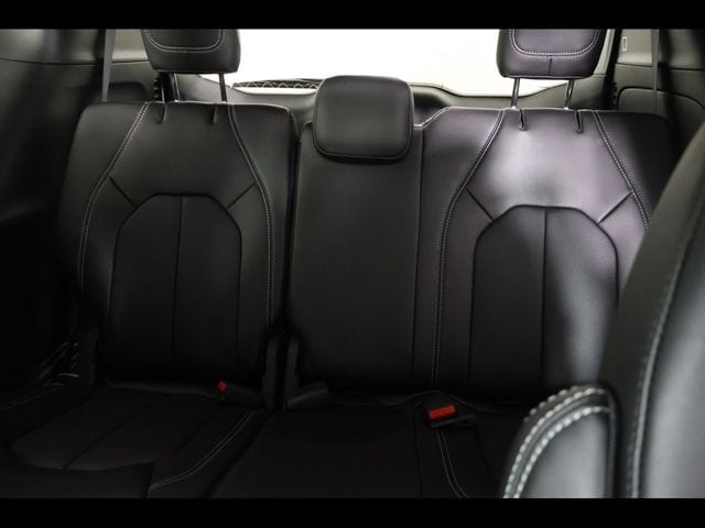 2026 Chrysler Pacifica Select - Photo 10