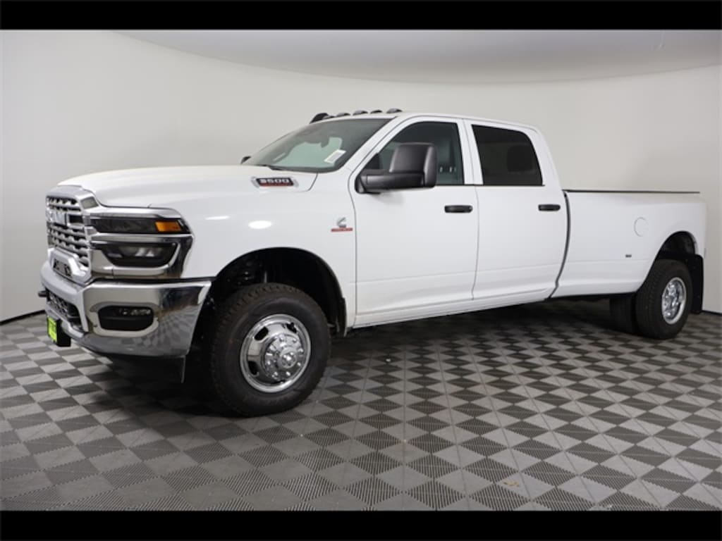 New 2026 Ram 3500 TRADESMAN CREW CAB 4X4 8' BOX Pickup