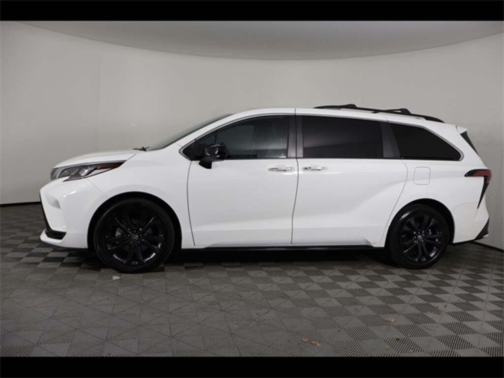 Used 2023 Toyota Sienna XSE Minivan/Van