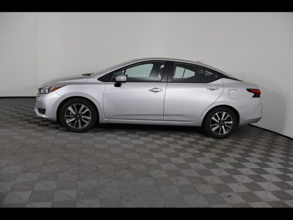 Used 2024 Nissan Versa 1.6 SV Sedan
