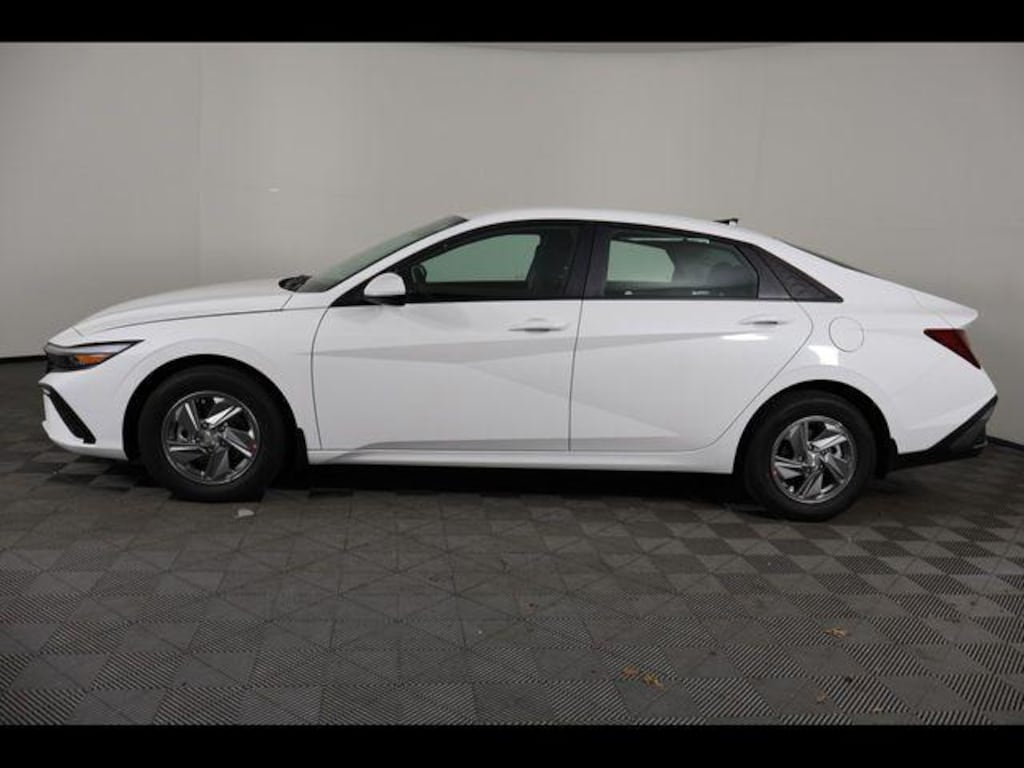 New 2026 Hyundai Elantra SE Sedan