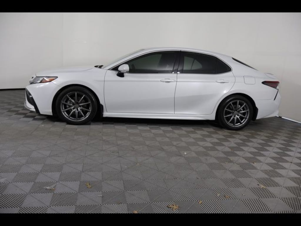 Used 2022 Toyota Camry Hybrid XSE Sedan