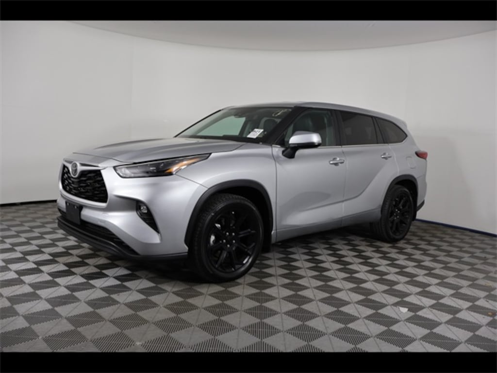 Used 2023 Toyota Highlander LE SUV