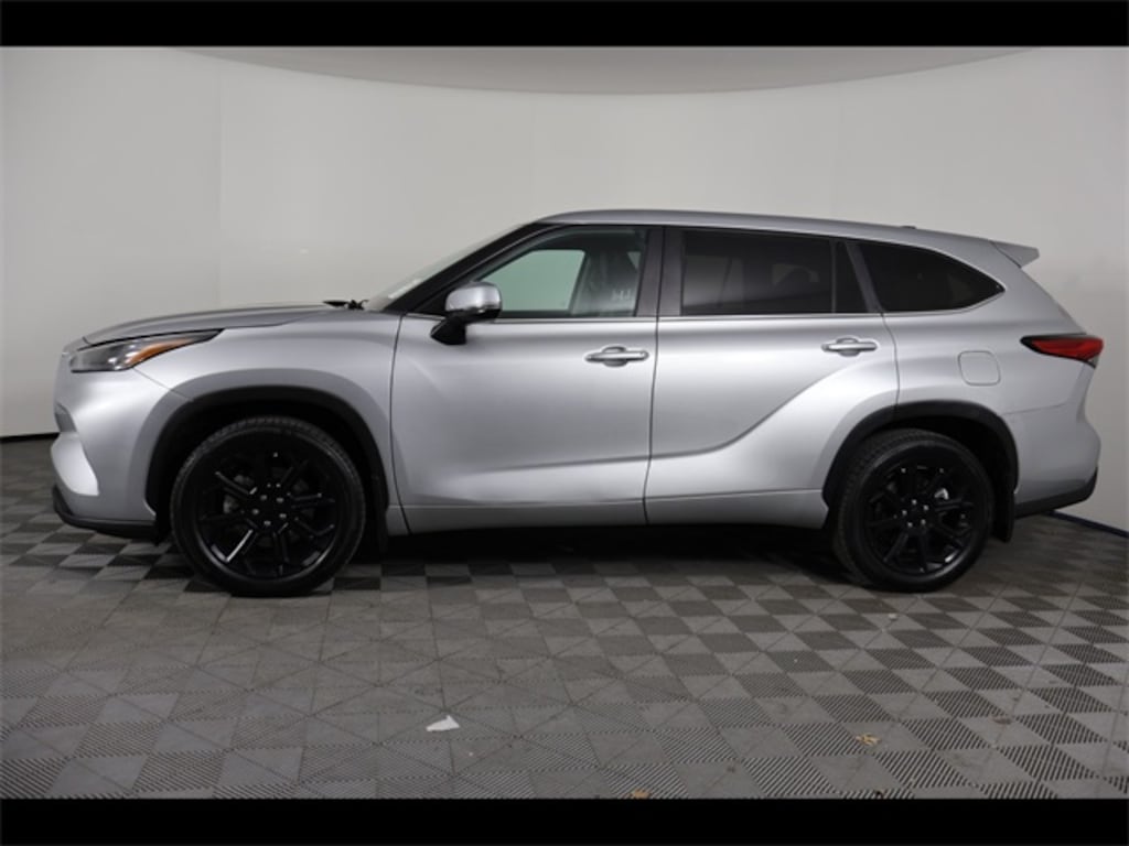 Used 2023 Toyota Highlander LE SUV
