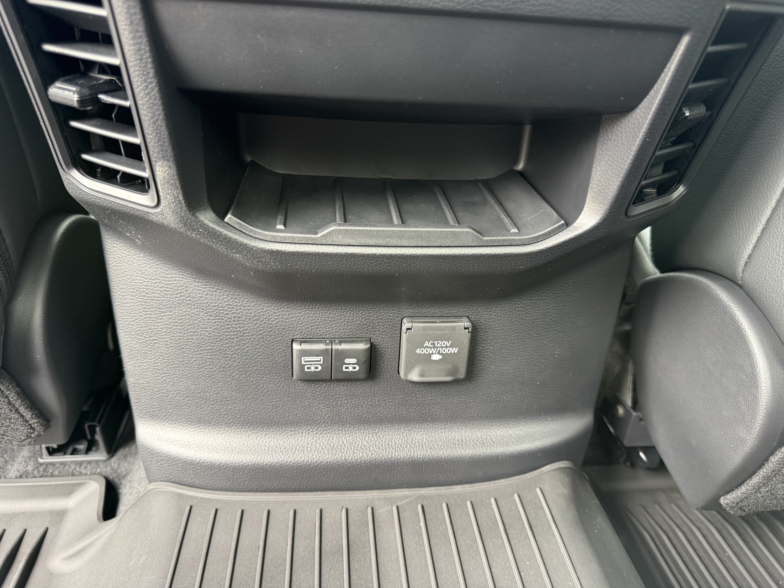 2026 Toyota Tundra Limited - Photo 10