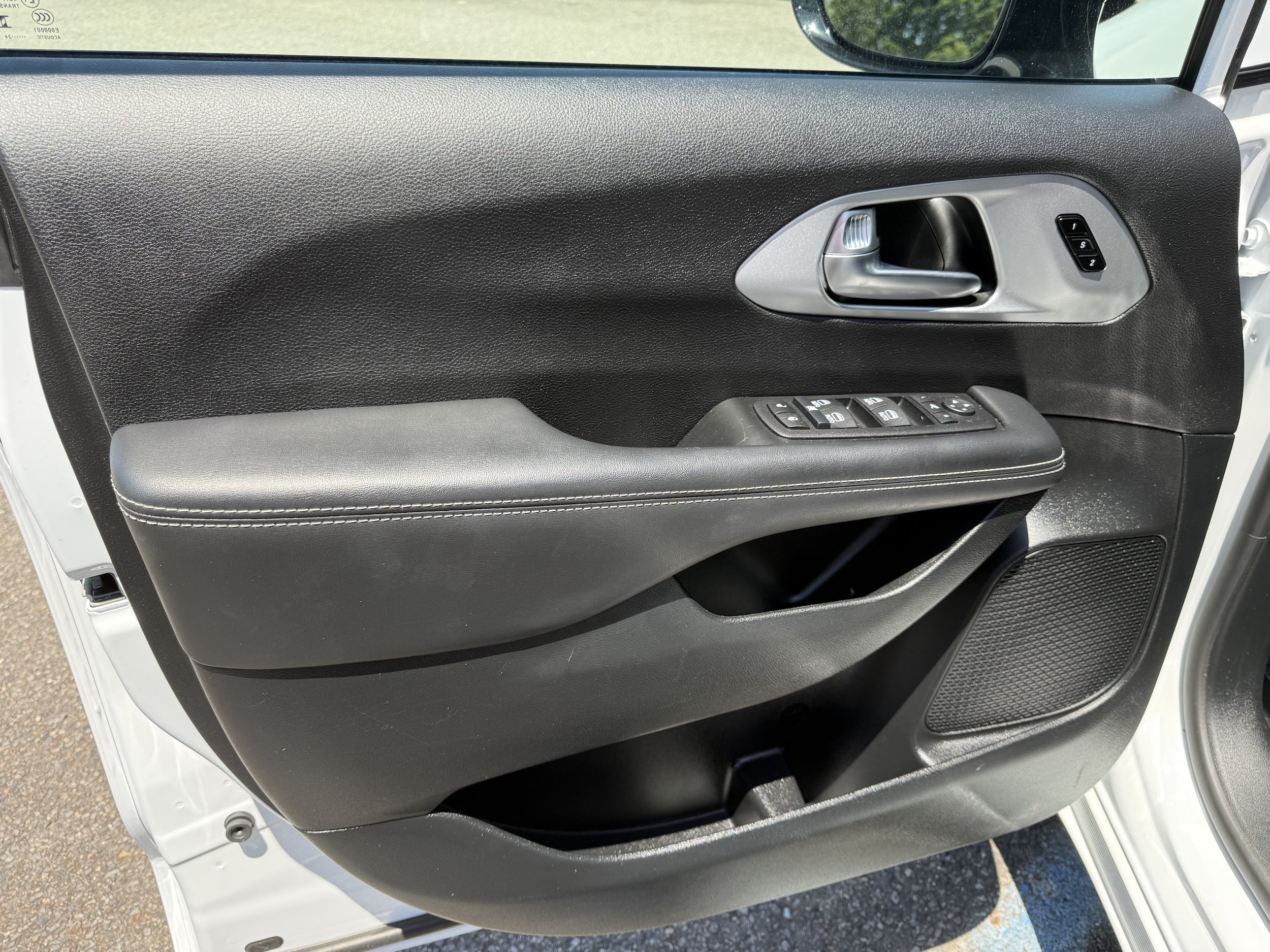 2025 Chrysler Pacifica Limited - Photo 14