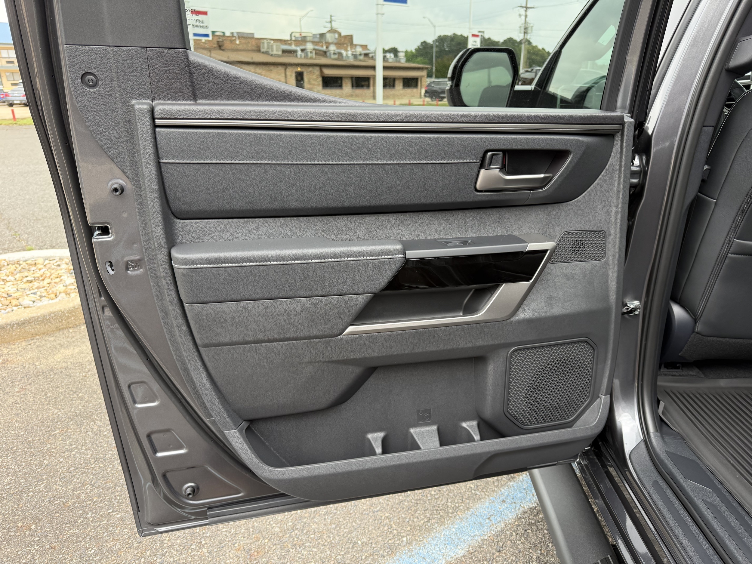 2026 Toyota Tundra Limited - Photo 8