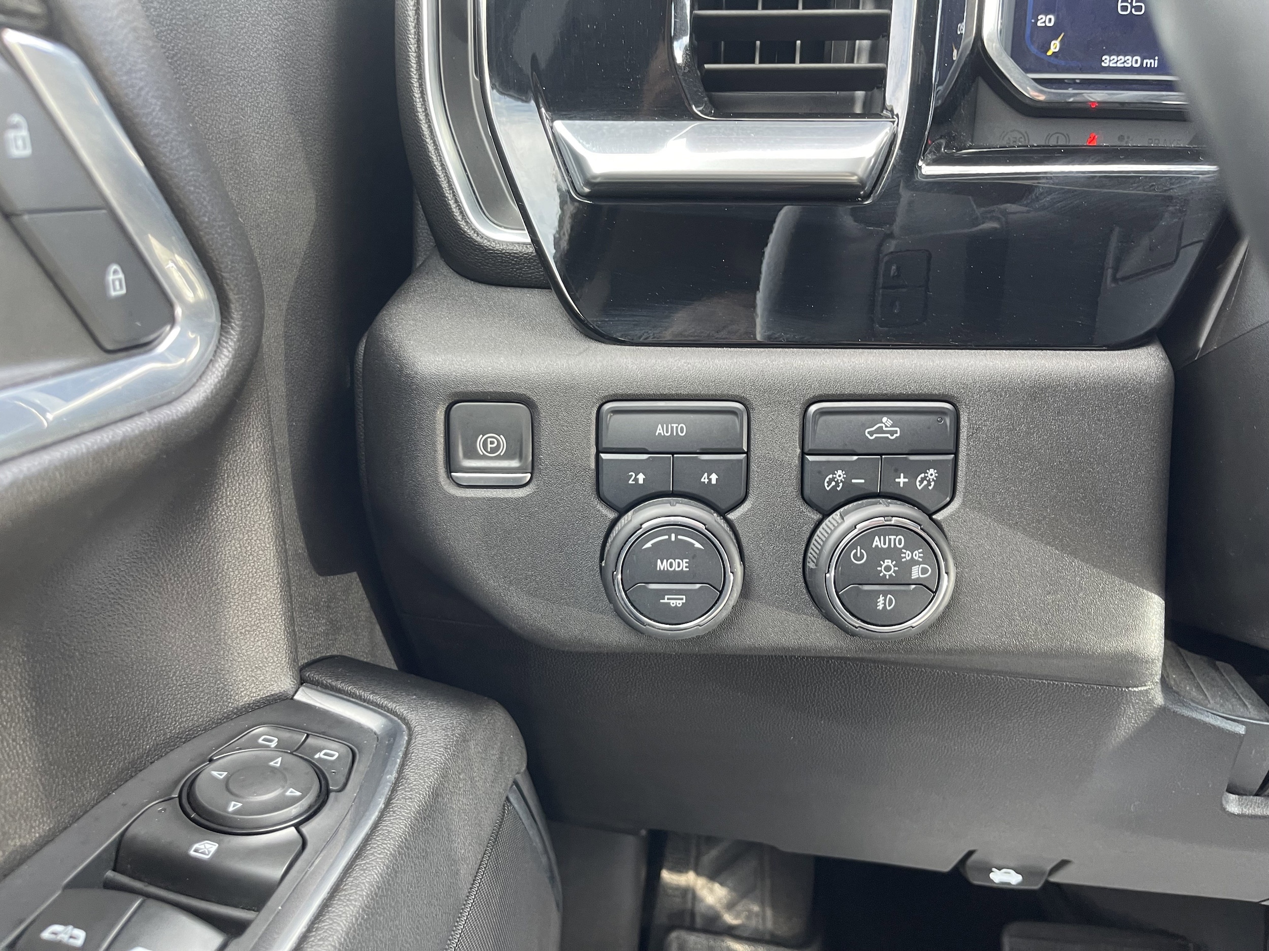 2023 Chevrolet Silverado 1500 RST - Photo 16