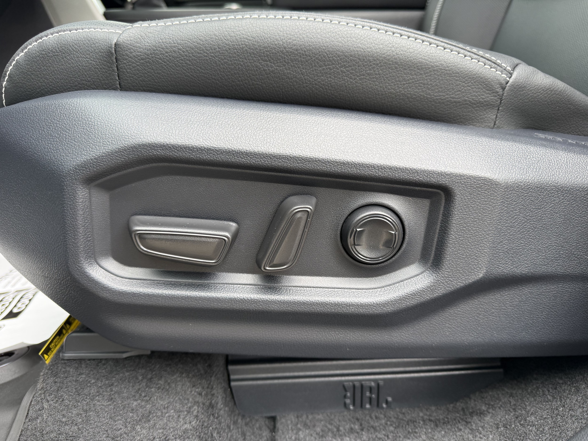 2026 Toyota Tundra Limited - Photo 14