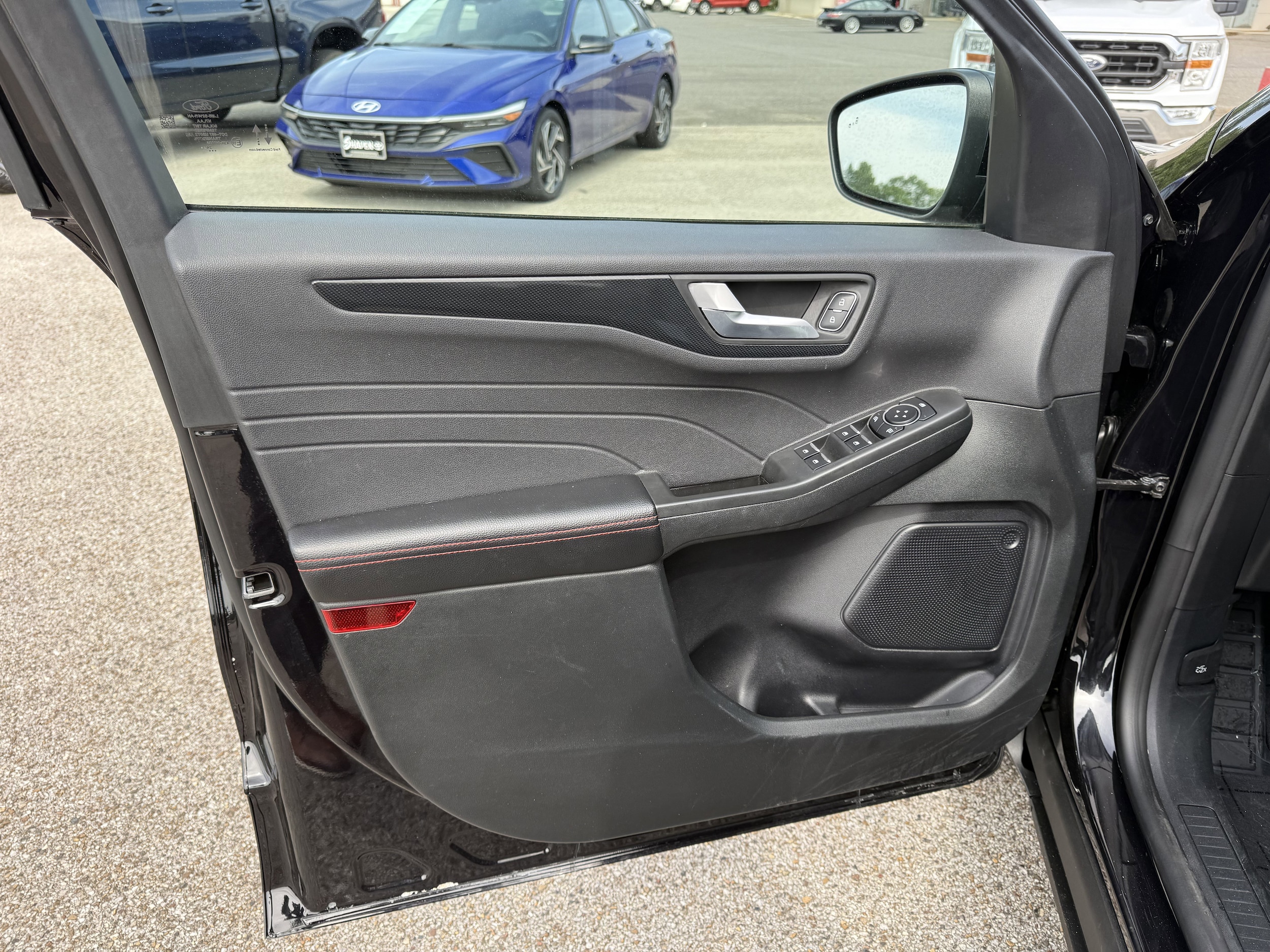 2025 Ford Escape ST-Line Select - Photo 11