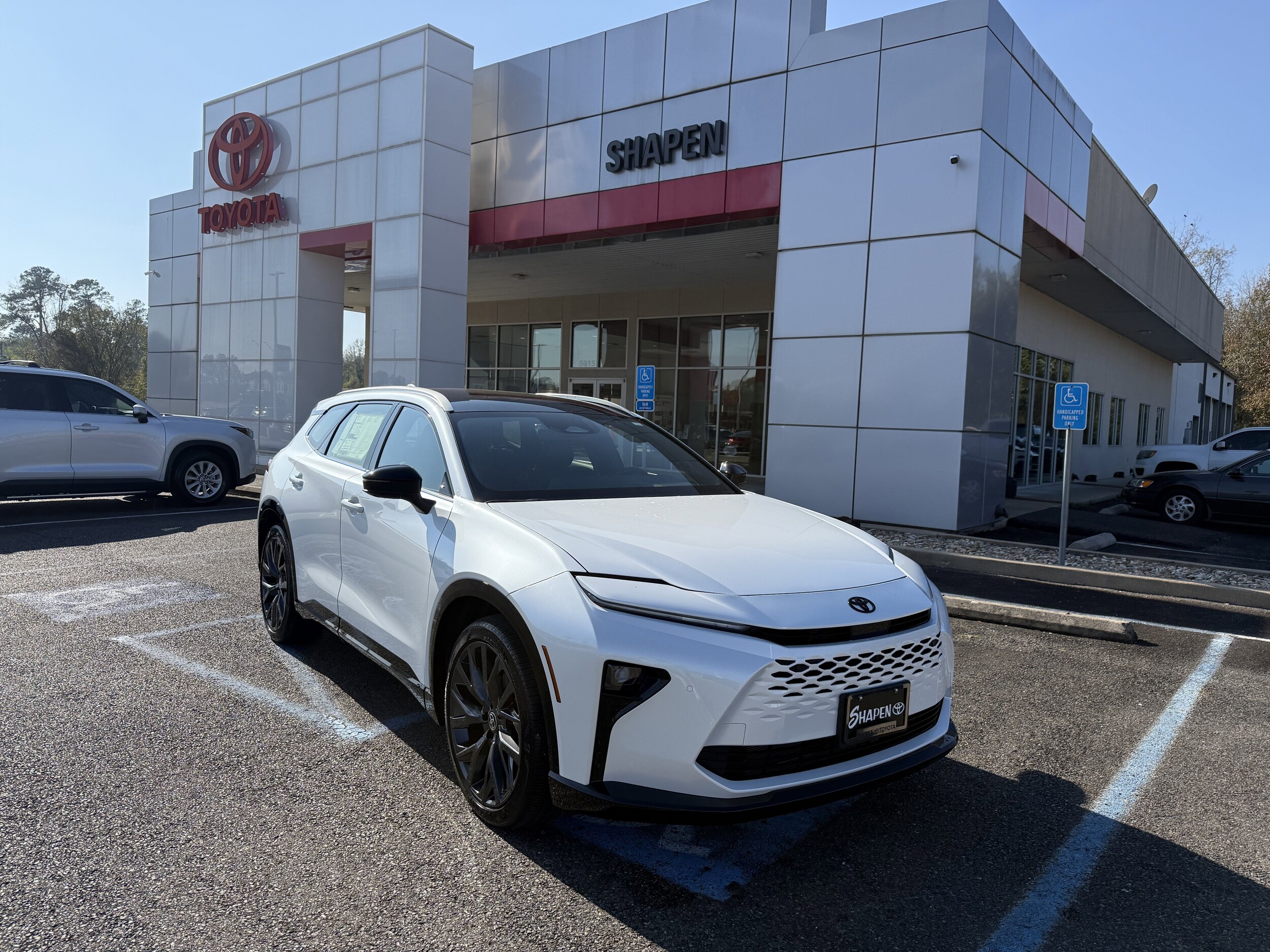 2025 Toyota Crown Signia Limited's photo